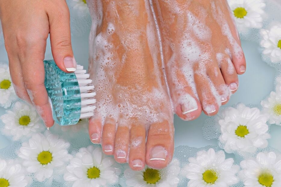 La higiene regular de los pies es una excelente prevención contra las infecciones por hongos. 